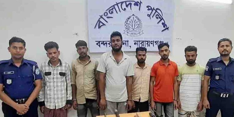 চোরাকারবারির হা'ম'লা'য় দুই পুলিশ সদস্য গুরুতর আ'হ'ত ৬ জন গ্রে'প্তা'র
