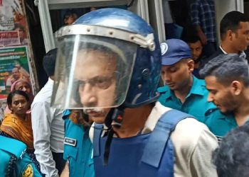 বনানীতে চাঁদাবাজির অভিযোগে সাংবাদিক মোজাম্মেল বাবুকে গ্রে'প্তা'র