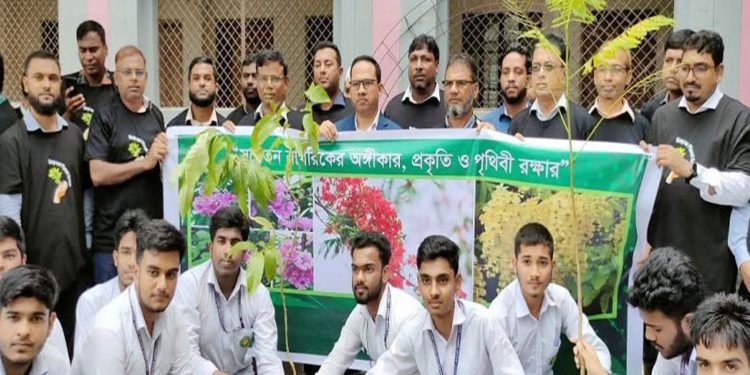 মধুপুরে বিদ্যালয়গুলোতে জারুল-কৃষ্ণচূড়া-সোনালু বৃক্ষ রোপণ কর্মসূচির উদ্বোধন
