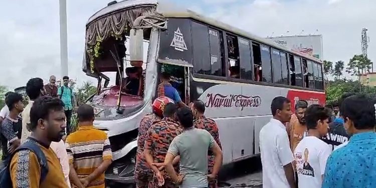 ঢাকা-ভাঙ্গা এক্সপ্রেসওয়েতে ৪ বাসের সংঘর্ষে আ'হ'ত অন্তত ২৫