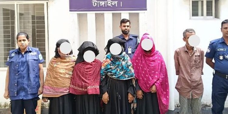 কালিহাতীতে স্মার্ট কার্ডের সংগ্রহের লাইনে স্বর্ণের চেইন চু'রি চার নারী গ্রে'ফ'তা'র