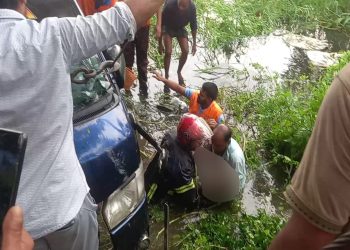 মাইক্রোবাস খালে পড়ে একই পরিবারের ৭ জন নি'হ'ত চালককে আসামি করে মা'ম'লা