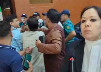 ইসিতে রুমিন ফারহানার অনুসারীদের সঙ্গে এনসিপি নেতাকর্মীদের হাতাহাতি