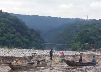 কোম্পানীগঞ্জের পর এবার টার্গেট জাফলং হচ্ছে পাথর লুট