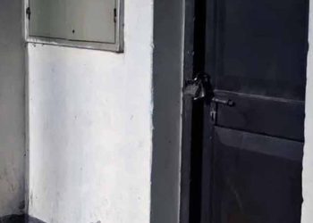 টাঙ্গাইলে নবনিযুক্ত জিপির কক্ষে তালা ঝুলালেন আইনজীবীরা