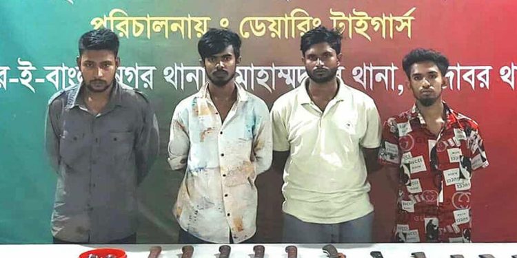 মোহাম্মদপুরে সেনাবাহিনীর অভিযানে কিশোর গ্যাংয়ের ৪ সদস্য গ্রে'ফ'তা'র