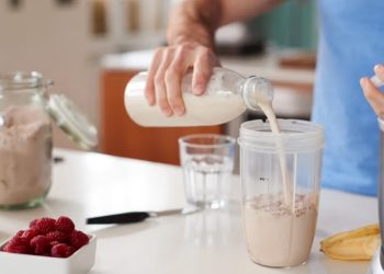 প্রোটিন পাউডার খাওয়ার সময় যেসব ভুল এড়িয়ে চলা জরুরি