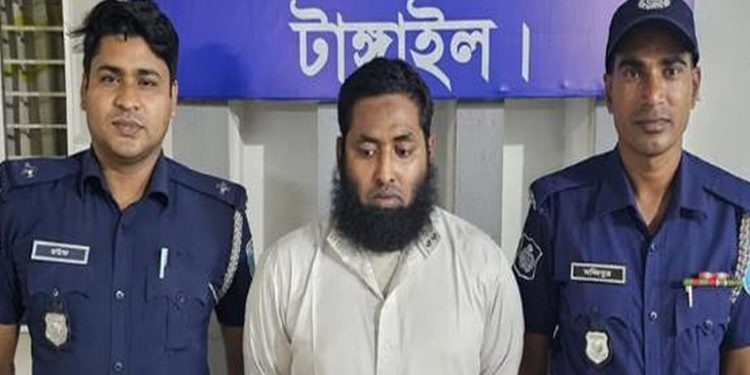 টাঙ্গাইল সদর থানা এলাকায় ১৩ বছর বয়সী ছাত্রকে ব'লা'ৎকা'রের অভিযোগে মাদ্রাসা শিক্ষক গ্রে'ফ'তা'র