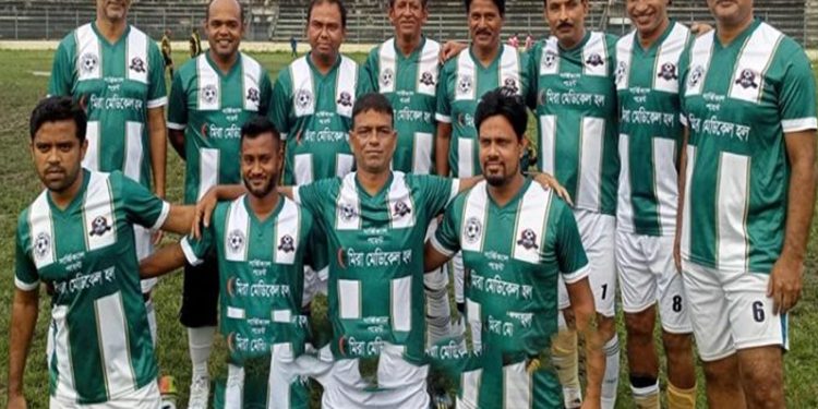 টাঙ্গাইল স্টেডিয়ামে মর্নিং ফুটবল টুর্নামেন্টের ফাইনালে ব্রক্ষ্মপুত্র দল