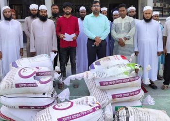 জব্দকৃত সরকারি চাল এতিমদের মাঝে বিতরণ করলেন কালিহাতীর ইউএনও