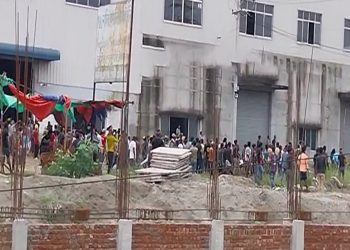 দেলদুয়ারে নাসির গ্রুপের দুই কারখানার শ্রমিকদের রক্তক্ষয়ী সংঘর্ষে আ'হ'ত ৩০