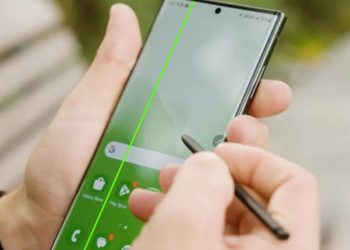 অ্যান্ড্রয়েড ফোনে স্ক্রিনে গ্রিন লাইন? সমস্যার কারণ ও সহজ সমাধান