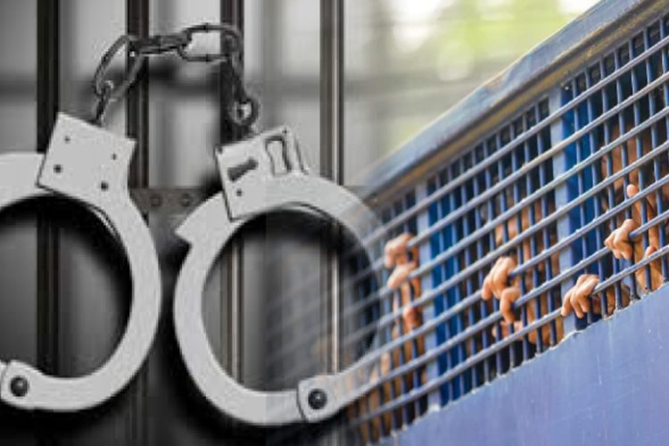 সারাদেশে পুলিশের বিশেষ অভিযানে ১৫৮৬ জন গ্রে'প্তা'র