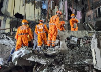 ভারতের মহারাষ্ট্রেরআবাসিক ভবন ধসে ১৫ জনের মৃ'ত্যু