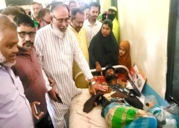 গোপালপুরে আ'হ'তদের দেখতে হাসপাতালে সাবেক এমপি আব্দুস সালাম পিন্টু, দিলেন আর্থিক সহায়তা