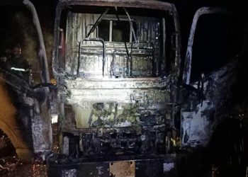 দেলদুয়ারে রাতের আঁধারে দুই ট্রাকে আ'গু'ন দিয়েছে দুর্বৃত্তরা