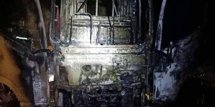 দেলদুয়ারে রাতের আঁধারে দুই ট্রাকে আ'গু'ন দিয়েছে দুর্বৃত্তরা