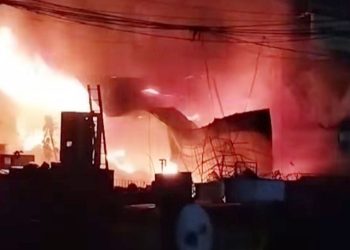 সীতাকুণ্ডে আ'গু'নে পুড়ল জাহাজের নিরাপত্তা সামগ্রীর তিনটি দোকান