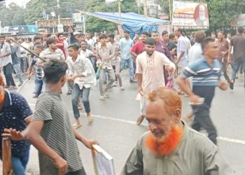 টাঙ্গাইলে বিএনপি'র দুই গ্রুপের হামলা-ধাওয়া, ইসলামী দলগুলোর শান্তিপূর্ণ সমাবেশ