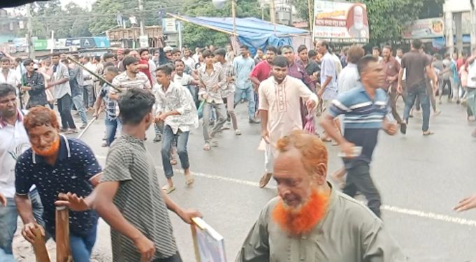 টাঙ্গাইলে বিএনপি'র দুই গ্রুপের হামলা-ধাওয়া, ইসলামী দলগুলোর শান্তিপূর্ণ সমাবেশ