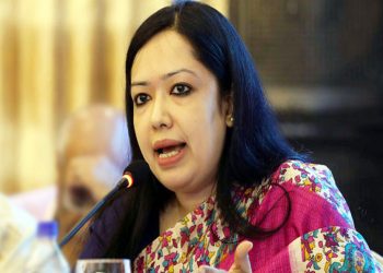 দেশের অবস্থা খারাপ বিনিয়োগ কমছে মেধাবী তরুণরা দেশ ছাড়ছে : রুমিন ফারহানা