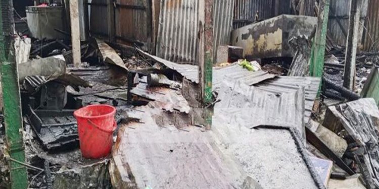 মধুপুরের চাপড়ী বাজারে আ'গু'নে দুই বাড়ি ও একটি দোকান ধ্বংস