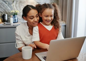 অনলাইনে শিশুদের সুরক্ষা নিশ্চিত করতে যা করা জরুরি