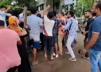 নরসিংদীতে বিএনপি সংঘর্ষের সংবাদ নেয়ার সময় সাংবাদিকের ওপর হা'ম'লা