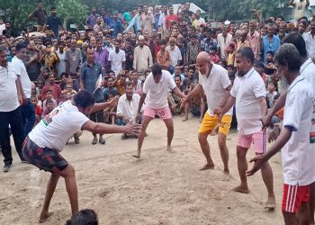 টাঙ্গাইলে দৃষ্টি প্রতিবন্ধীদের হা-ডু-ডু প্রতিযোগিতায় ভিড় ও উৎসাহের ঢেউ