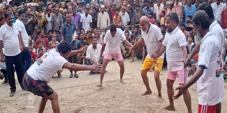 টাঙ্গাইলে দৃষ্টি প্রতিবন্ধীদের হা-ডু-ডু প্রতিযোগিতায় ভিড় ও উৎসাহের ঢেউ