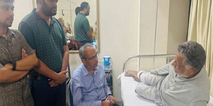 খন্দকার লুৎফর রহমানের ওপর স'ন্ত্রা'সী হা'ম'লা হাসপাতালে ভর্তি