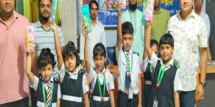 টাঙ্গাইলে শাহজালাল ইসলামী ব্যাংকের স্কুল ব্যাংকিং ও সচেতনতা কর্মসূচি