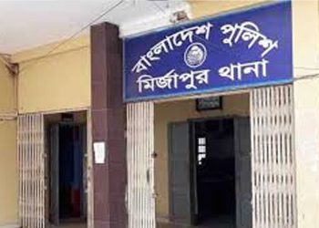 মির্জাপুরে গরু বো'ঝা'ই মিনি ট্রাক ডা'কা'তি থানায় মা'ম'লা