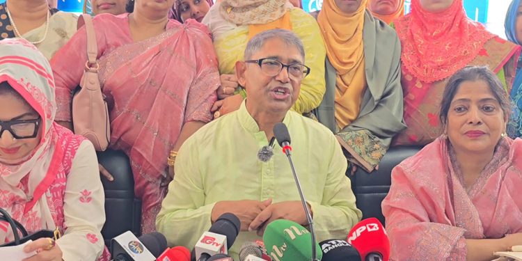 কিছু রাজনৈতিক দল গণতন্ত্র ব্যাহত করছে: আহমেদ আযম খান