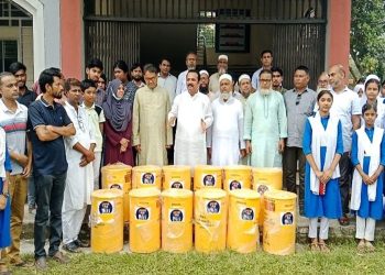 কালিহাতীতে সাম্যের পথের উদ্যোগে স্কুল ও হাসপাতালে ডাস্টবিন বিতরণ