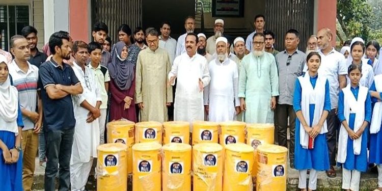 কালিহাতীতে সাম্যের পথের উদ্যোগে স্কুল ও হাসপাতালে ডাস্টবিন বিতরণ