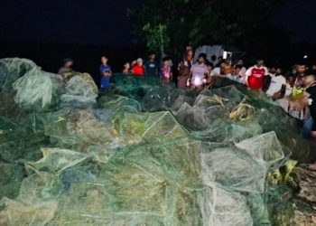 “গোপালপুরে অবৈধ চায়না জাল ধ্বংস, মাছের প্রজন্ম রক্ষা”