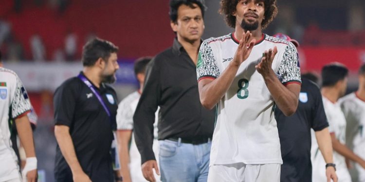বাংলাদেশ ফুটবল দলের পূর্ণাঙ্গ অনুশীলন শুরু হামজা চৌধুরীর অংশগ্রহণ নিয়ে অনিশ্চয়তা