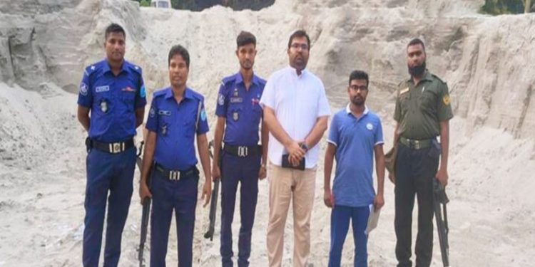 কালিহাতীতে অবৈধভাবে বালু বিক্রি করায় ভ্রাম্যমান আদালতের জরিমানা