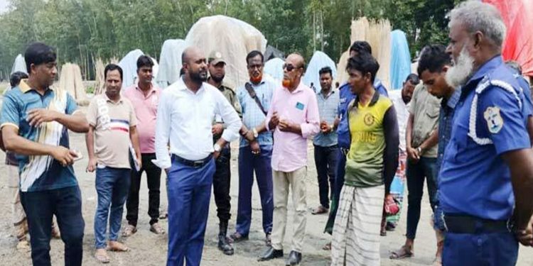 ভূঞাপুরে যমুনা নদী থেকে অবৈধ বালু উত্তোলনে ব্যবসায়ীকে ৫০ হাজার টাকা জরিমানা