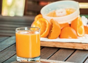 কমলালেবুর রস: হৃদরোগ ও উচ্চ রক্তচাপ নিয়ন্ত্রণে সহায়ক