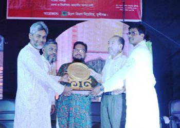 হিরণ কিরণ নাট্য পদক গ্রহণ করলেন মো: এরশাদ হাসান