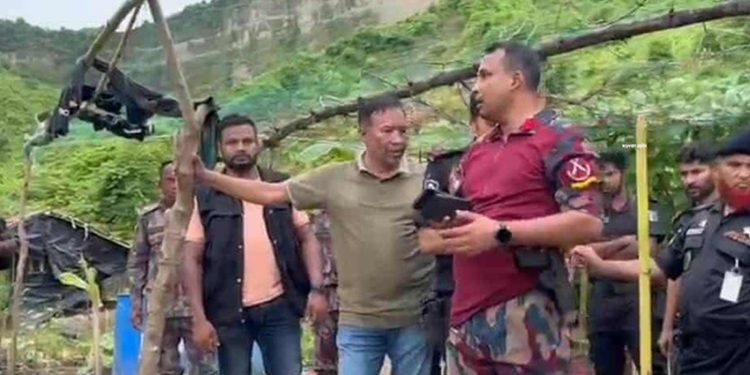 টেকনাফে মানব পাচার চক্রের আস্তানায় অভিযান উদ্ধার ৮০ জন