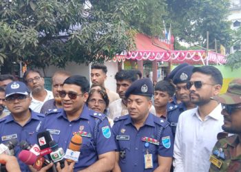 দুর্গাপূজা উপলক্ষে নাগরপুরের পূজামণ্ডপ পরিদর্শন করলেন টাঙ্গাইলের পুলিশ সুপার