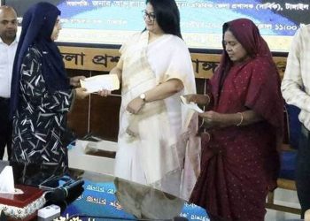 টাঙ্গাইলে ১৯৩ নারী উদ্যোক্তার মাঝে চেক বিতরণ