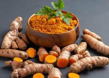 হলুদের উপকারিতা: কাঁচা, শুকনা নাকি গুঁড়া—কোনটি সবচেয়ে বেশি স্বাস্থ্যকর?