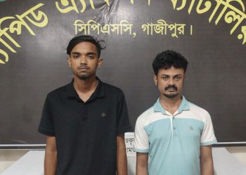 বাসাইল থেকে শীর্ষ সন্ত্রাসী পিচ্চি আকাশ সহযোগীসহ গ্রেপ্তার