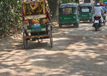 টাঙ্গাইল পৌর শহরের অধিকাংশ সড়কের বেহাল দশা