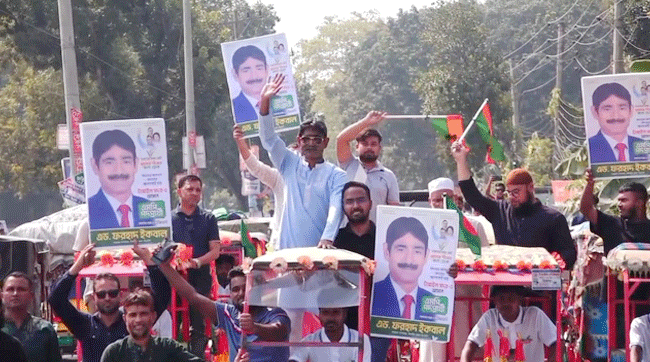 টাঙ্গাইলে রিক্সাচালকদের ভালবাসায় সিক্ত হলো ফরহাদ ইকবাল