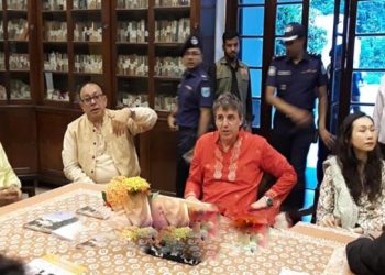 মির্জাপুরে রণদা প্রসাদ সাহার পূজামণ্ডপ পরিদর্শন করলেন সুইডেনের রাষ্ট্রদূত